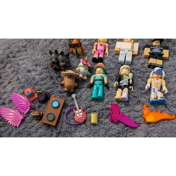 Roblox Action Figures Assorted Lot Of 10 Video Game Characters & Accessories - Picture 3 of 3